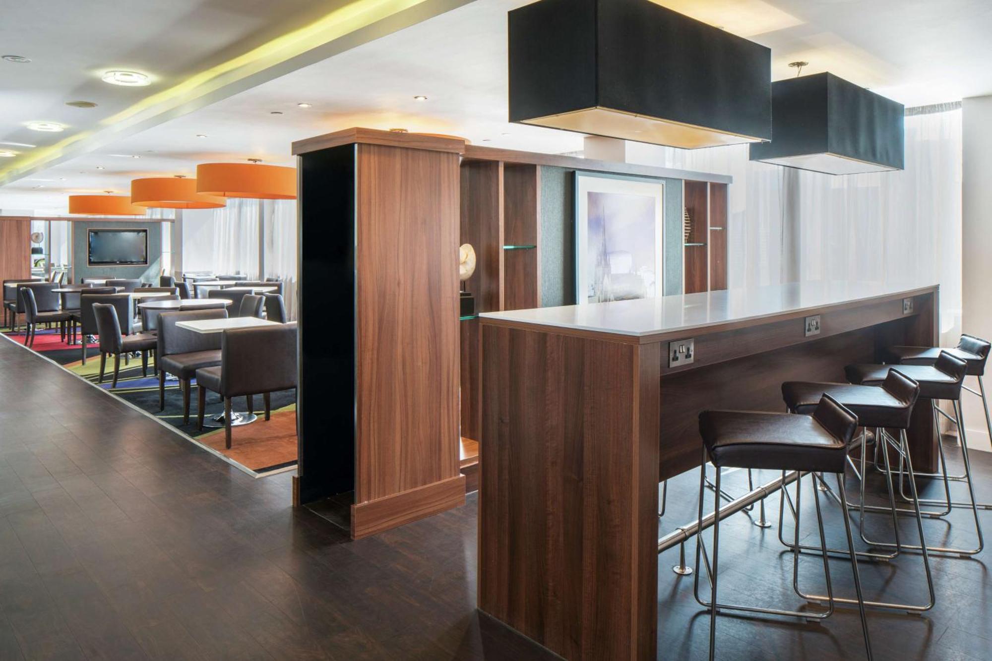 Hampton By Hilton Birmingham Broad Street Hotel Ngoại thất bức ảnh