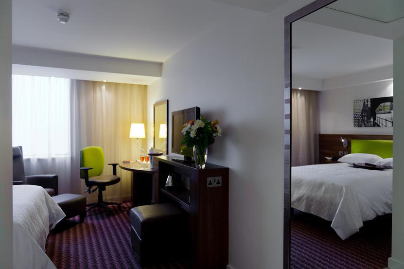Hampton By Hilton Birmingham Broad Street Hotel Ngoại thất bức ảnh